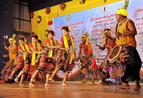 sambalpuri dance painting | Dance paintings, Dance photos, Dance