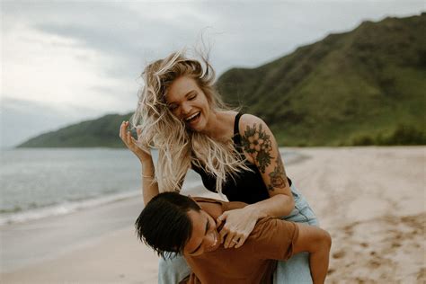 Adventurous Beach Couples Session | Oahu, Hawaii - brianawillis.com