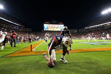 Three Auburn players receive All-SEC honors from the league’s coaches ...