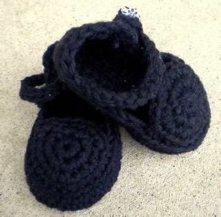 Ravelry: Baby Girl Flats pattern by Anna Virginia