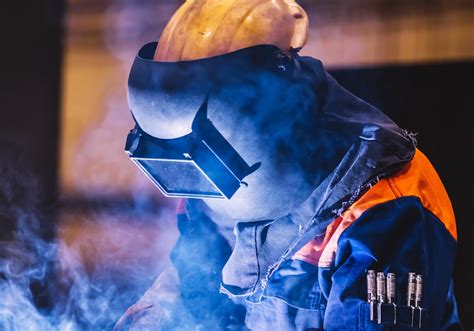 Top 10 Best Welding Helmets For 2022- Reviews and Buying Guide