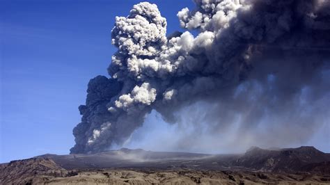 Eyjafjallajökull: The Volcano That Caused an Eruption in Icelandic Tourism