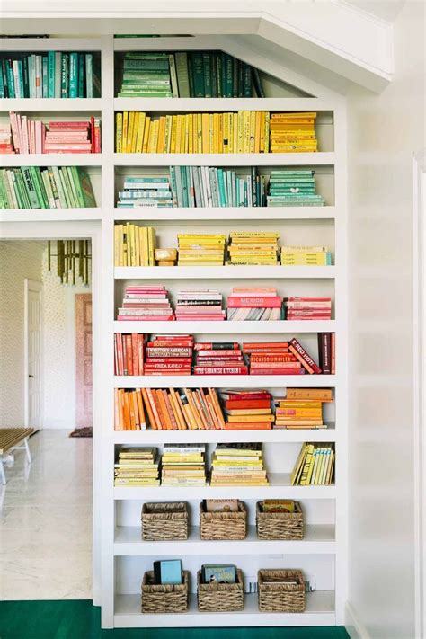 Here's The Secret To Styling A Rainbow Bookshelf, Like The Ones On Instagram in 2020 | Bookshelf ...