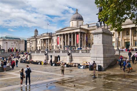 Trafalgar Square and the National Gallery in London Editorial Stock ...