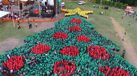 New World Record for Human Christmas Tree Set in Honduras - NBC News