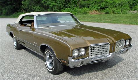 Shiny Gold: 1972 Oldsmobile Cutlass Supreme Convertible | Barn Finds