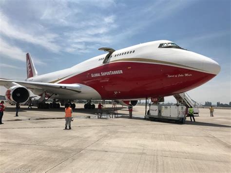 747 Supertanker drops on its first fire in Chile - Fire Aviation