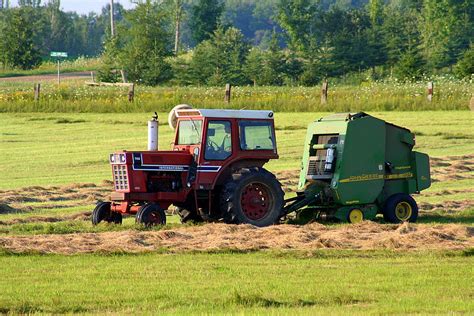 Baler - Farming Equipment Canada