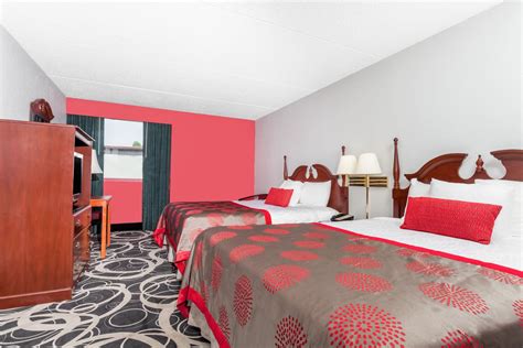 Ramada by Wyndham Henderson/Evansville | Henderson, KY Hotels