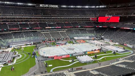 Flyers, Rangers, Devils test the ice at MetLife Stadium