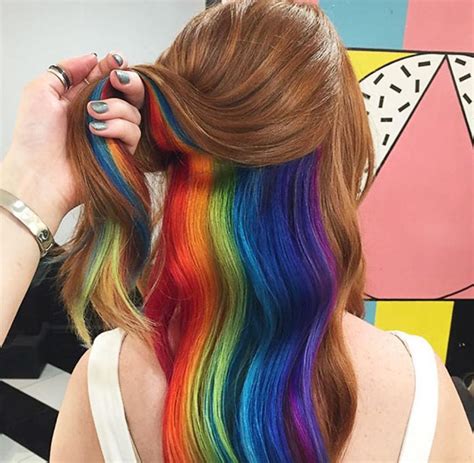 Nueva tendencia en Instagram: Cabello arcoíris oculto