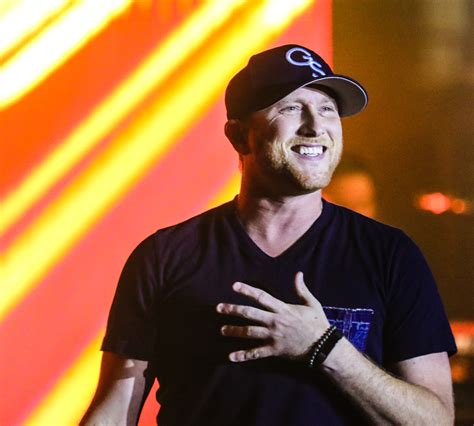 PHOTO GALLERY: Cole Swindell Concert – UNK News