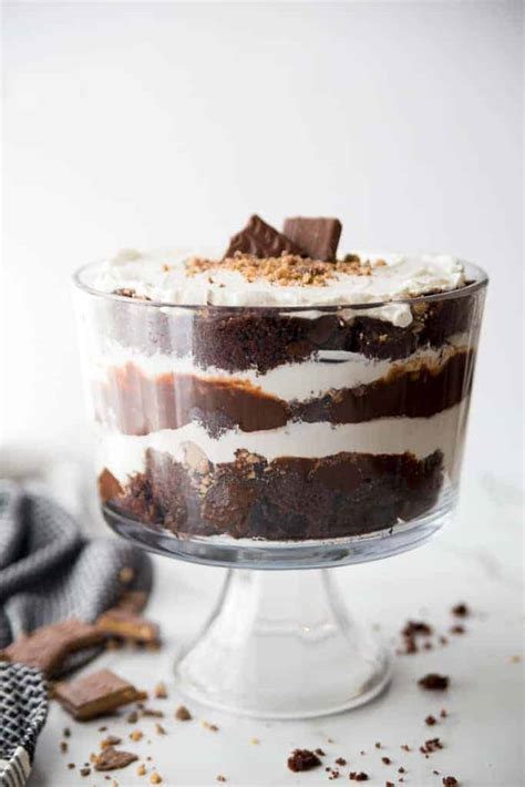 Best Chocolate Trifle Recipe: Easy & Homemade 2023 - AtOnce