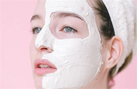 4 Best Homemade Skin Tightening Face Masks to Firm Face and Neck Naturally