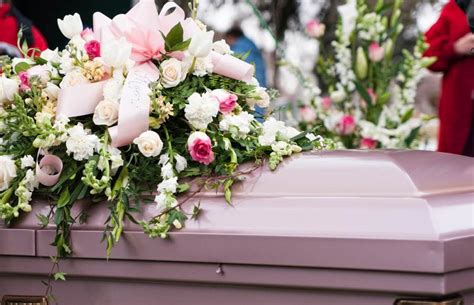 Symbolic Flowers for Grief and Sympathy | LoveToKnow