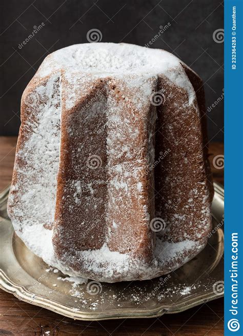 Pandoro, Italian Christmas Cake Stock Image - Image of panettone, italy ...