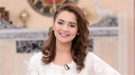 Hania Aamir Biography - Pakistani Bubbly Actress and Model - Folder