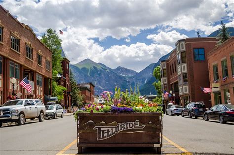 8 Iconic Mountain Towns in Colorado | Best to Live and Visit This Summer