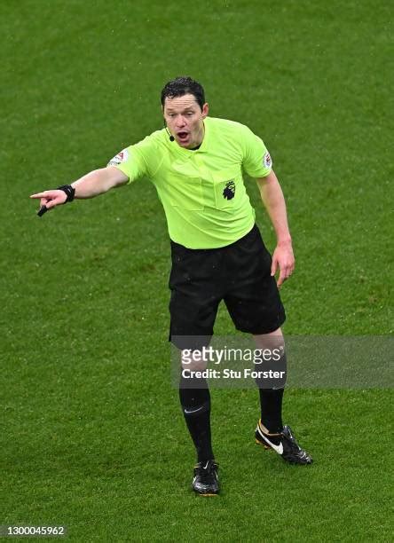 Darren England Referee Photos and Premium High Res Pictures - Getty Images