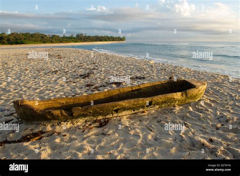 Dugout canoe africa hi-res stock photography and images - Alamy