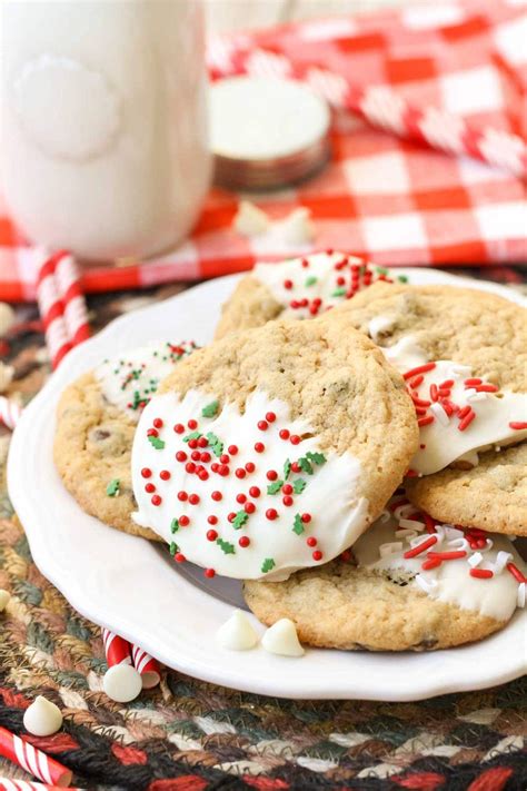 Christmas Chocolate Chip Cookies | Lil' Luna