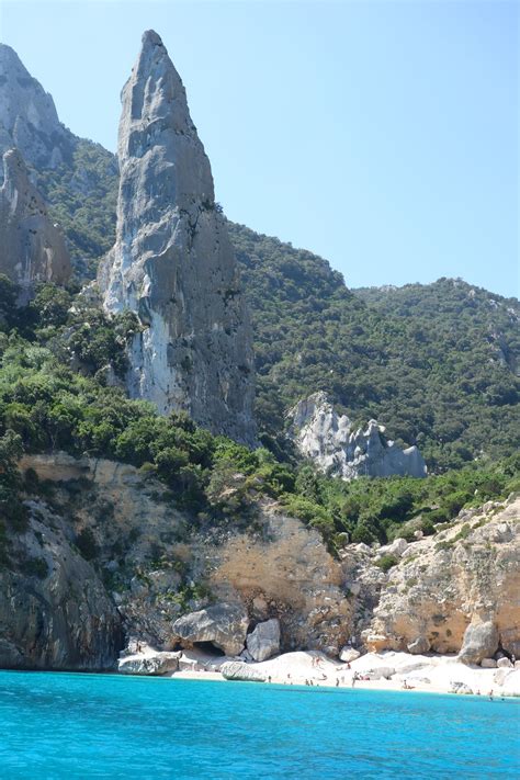 Turquoise beaches of Cala Gonone, Sardinia | Lugares hermosos, Cerdeña, Paisajes