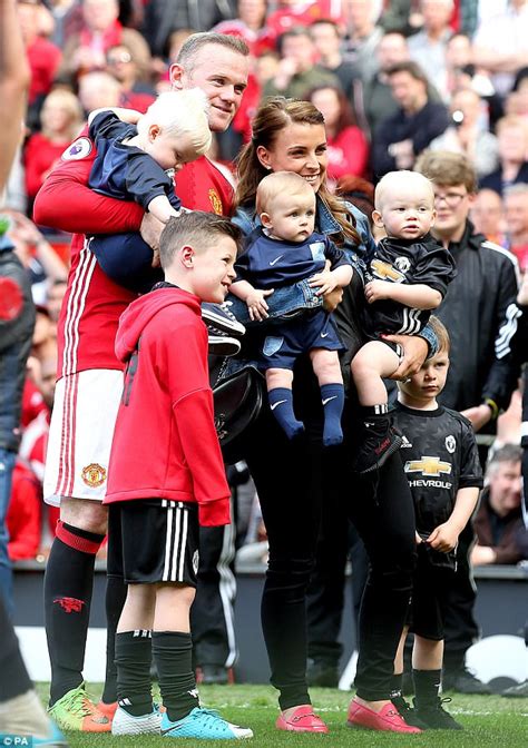 Coleen Rooney teases a look at her toned stomach | Daily Mail Online