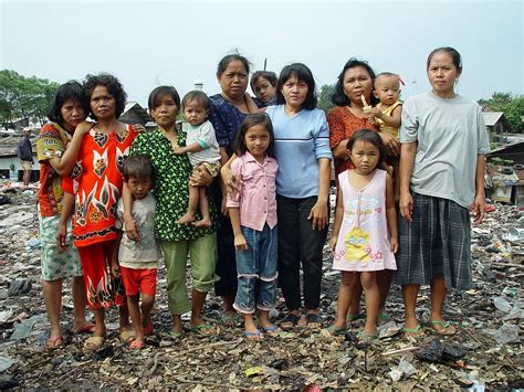 Jakarta Slum, Indonesia: Garbage Gatherers