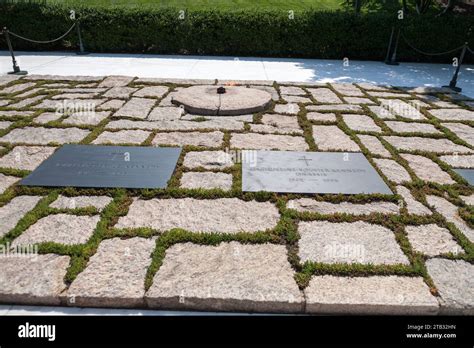 Memorial plaque on the grave of Jacqueline Bouvier Kennedy at Arlington ...