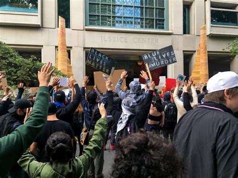 Thousands of protesters fill Portland’s streets for third consecutive night - Vanguard