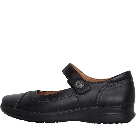 Buy Clarks Womens Standard Fit Appley Walk Shoes Black Leather