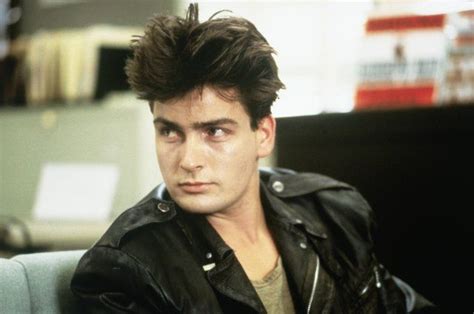 Still of Charlie Sheen in Ferris Bueller's Day Off (1986) | Cinema filme, Filmes, Cinema