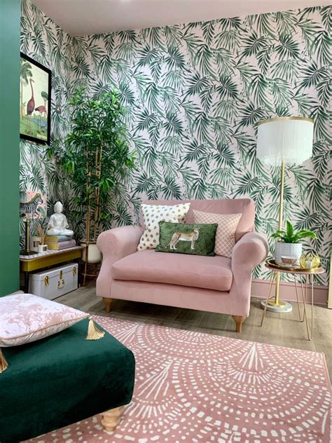 Pink and green decor | Green living room decor, Art deco living room, Living room green