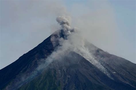 Mayon volcano eruption wreaking havoc on Philippine island could last ...