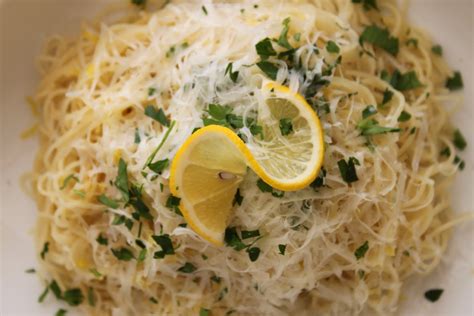 A Girl, a Market, a Meal...: Lovely Lemon Capellini