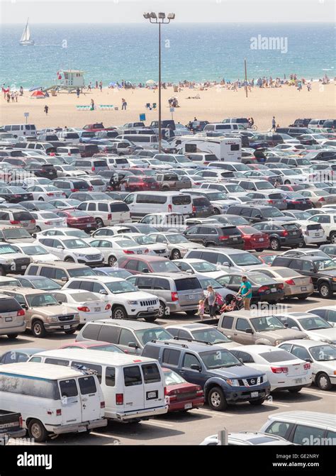 Santa Monica Pier parking filled with cars Stock Photo - Alamy