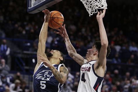 Chet Holmgren matches Gonzaga single-game blocks record, makes more ...