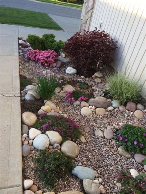 Famous Yard Landscaping With Rocks Ideas