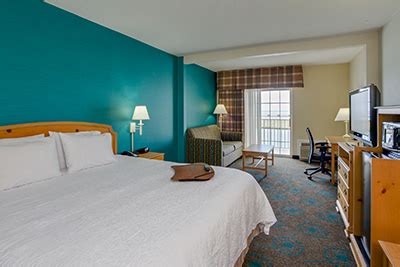 Hampton Inn of Chincoteague | Chincoteague Island Hotel Rooms - King Study