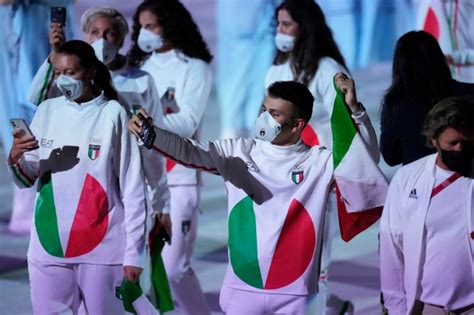 Photos: See what teams wore at the 2020 Tokyo Olympics opening ceremony ...