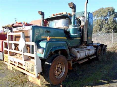 Mack V8 Superliner | Farm Tender