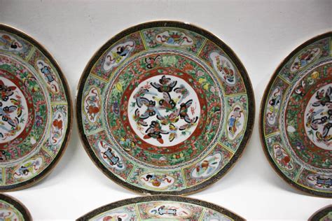 Lot - SET OF EIGHT CHINESE EXPORT PORCELAIN PLATES, each