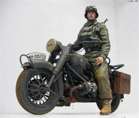 Motorcycle dioramas / models에 있는 핀