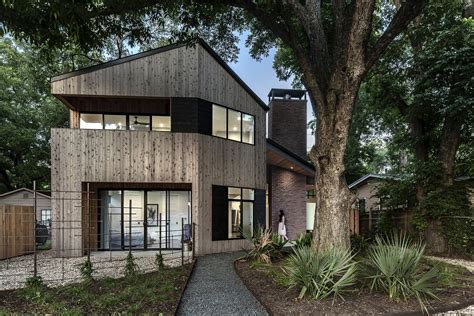 Bringing Home the Vacation Vibe: Gable Roof Hewn House in Austin | Decoist