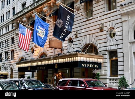 St regis nyc hotel entrance hi-res stock photography and images - Alamy