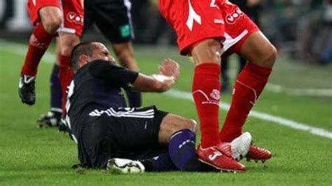 Worst Soccer Injuries (15 pics)