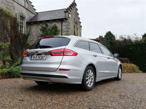 Ford Mondeo Hybrid Estate Review - Changing Lanes