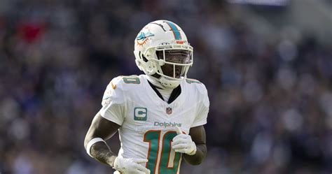 Dolphins' Tyreek Hill Returns to Practice After Fire at Miami Home ...