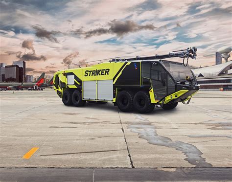 Striker® ARFF Vehicle | Oshkosh Airport Products