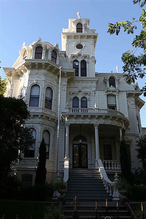 Governor's mansion empty in Sacramento